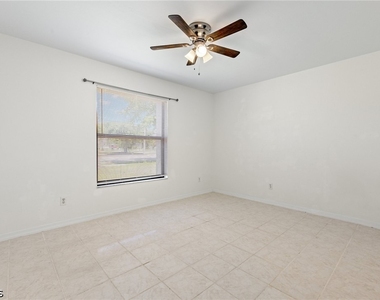 1944 Country Club Boulevard - Photo Thumbnail 14