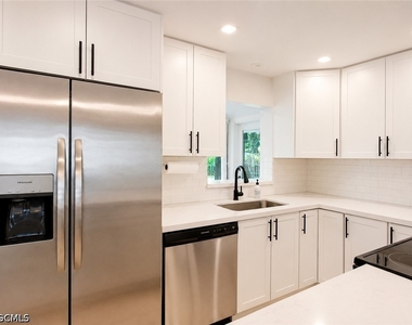 4021 Se 3rd Avenue - Photo Thumbnail 8