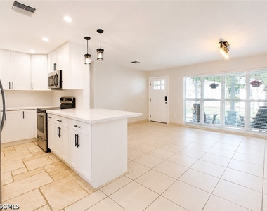 4021 Se 3rd Avenue - Photo Thumbnail 3