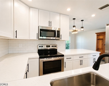 4021 Se 3rd Avenue - Photo Thumbnail 7