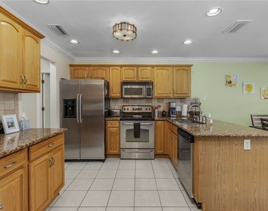 201 Se 28th Terrace - Photo Thumbnail 6