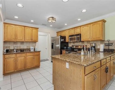 201 Se 28th Terrace - Photo Thumbnail 22
