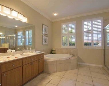 4808 Sw 5th Place - Photo Thumbnail 9