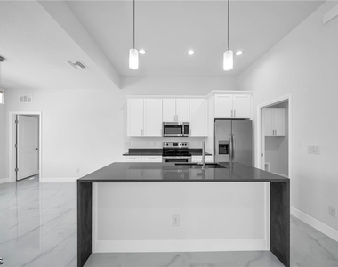 2504 Sw 32nd Street - Photo Thumbnail 7