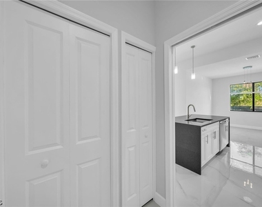 2504 Sw 32nd Street - Photo Thumbnail 12
