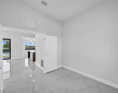 2504 Sw 32nd Street - Photo Thumbnail 16