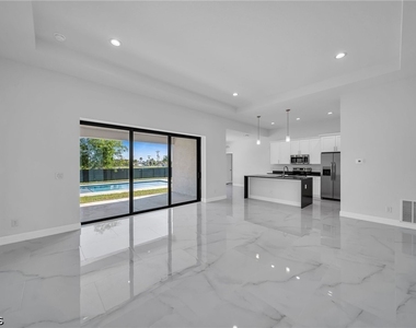 2504 Sw 32nd Street - Photo Thumbnail 4
