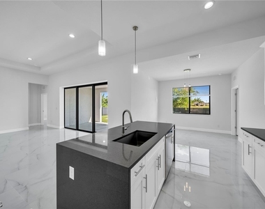 2504 Sw 32nd Street - Photo Thumbnail 10