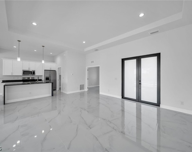 2504 Sw 32nd Street - Photo Thumbnail 5