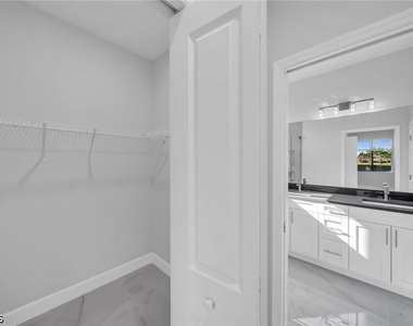 2504 Sw 32nd Street - Photo Thumbnail 19