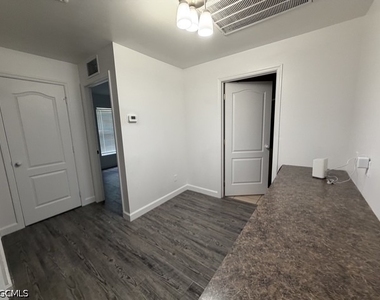 623 Summit Avenue S - Photo Thumbnail 16