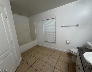623 Summit Avenue S - Photo Thumbnail 12