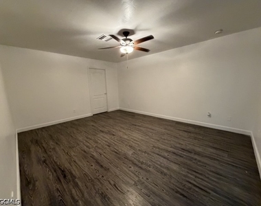 623 Summit Avenue S - Photo Thumbnail 10