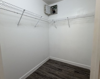 623 Summit Avenue S - Photo Thumbnail 14