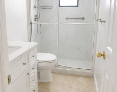 3502 Seminole Avenue - Photo Thumbnail 6