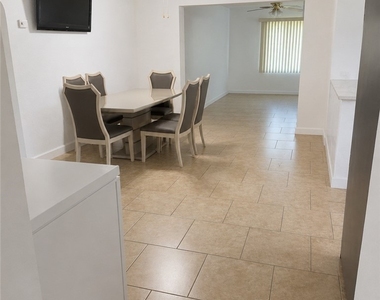 3502 Seminole Avenue - Photo Thumbnail 2