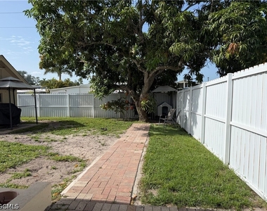 3502 Seminole Avenue - Photo Thumbnail 16