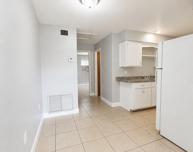 3304 Edgewood Avenue - Photo Thumbnail 2