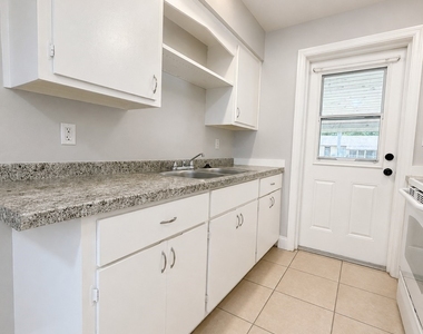 3304 Edgewood Avenue - Photo Thumbnail 3