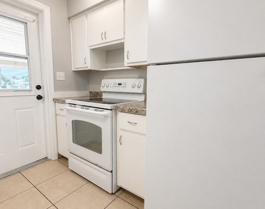 3304 Edgewood Avenue - Photo Thumbnail 4