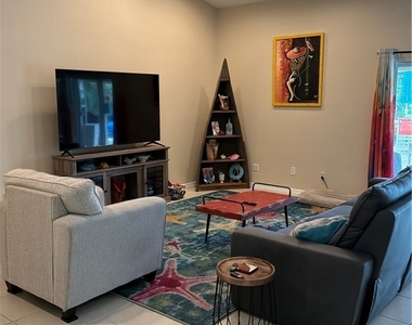 3404 Sw 1st Place - Photo Thumbnail 12