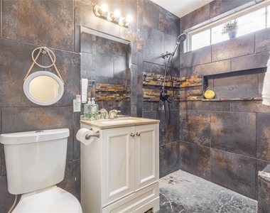313 Evans Street - Photo Thumbnail 12
