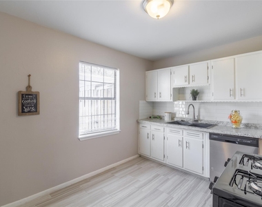 313 Evans Street - Photo Thumbnail 8