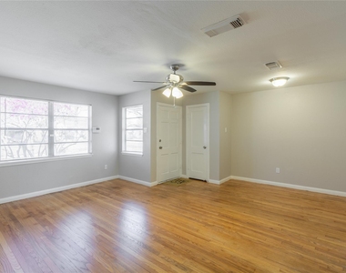 313 Evans Street - Photo Thumbnail 4