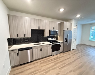 2520 Washington Ave - Photo Thumbnail 1