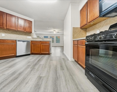 16818 Blackberry Lily Lane - Photo Thumbnail 2