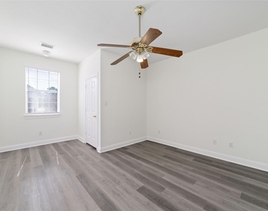1408 S Friendswood Drive - Photo Thumbnail 14