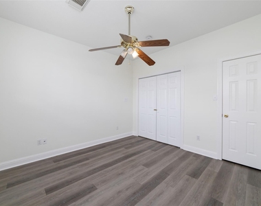 1408 S Friendswood Drive - Photo Thumbnail 22