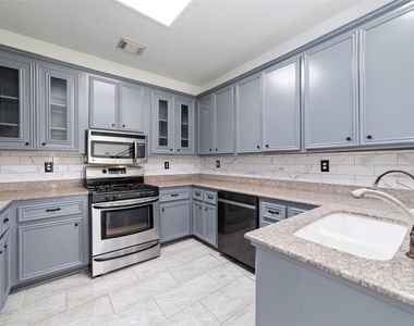 1408 S Friendswood Drive - Photo Thumbnail 5