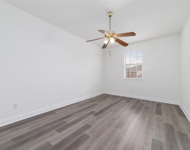1408 S Friendswood Drive - Photo Thumbnail 19