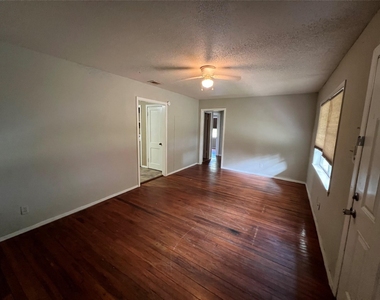 1026 Meyer Street - Photo Thumbnail 2