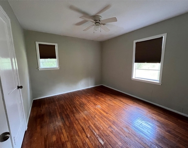 1026 Meyer Street - Photo Thumbnail 7