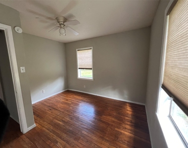 1026 Meyer Street - Photo Thumbnail 5