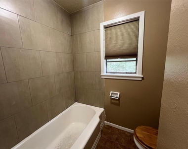 1026 Meyer Street - Photo Thumbnail 9
