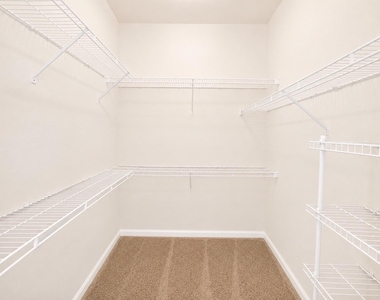 702 Hadley Street - Photo Thumbnail 7