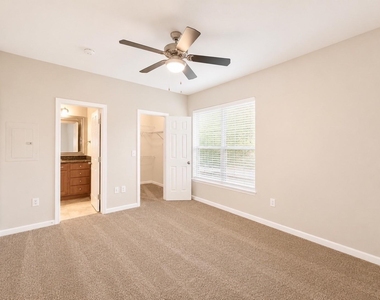 702 Hadley Street - Photo Thumbnail 6