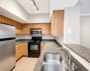 702 Hadley Street - Photo Thumbnail 3
