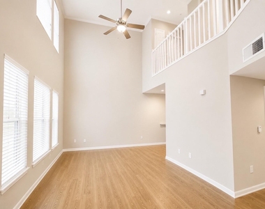 702 Hadley Street - Photo Thumbnail 5
