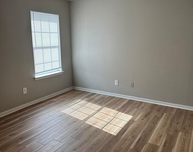 12011 Hira Lake Drive - Photo Thumbnail 9