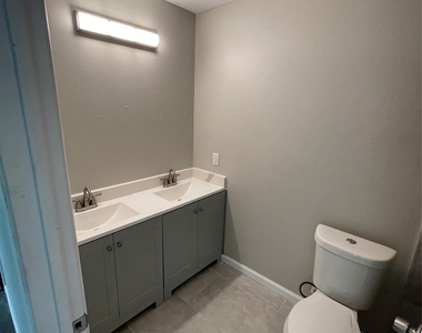 3211 Retta Street - Photo Thumbnail 7