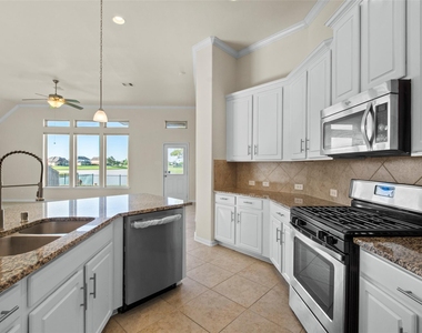 9430 Harmony Lake Lane - Photo Thumbnail 11