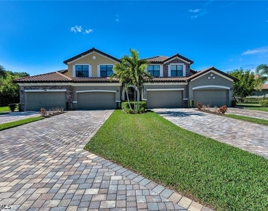 9512 Napoli Lane - Photo Thumbnail 2