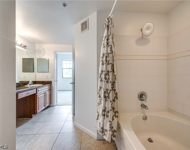 13000 Positano Circle - Photo Thumbnail 4
