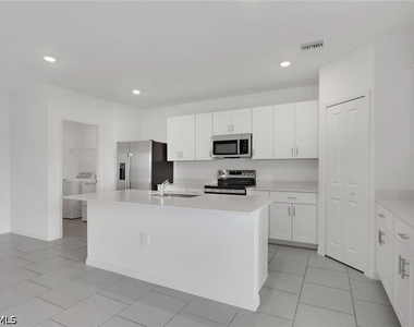 19550 Fairhill Court - Photo Thumbnail 9
