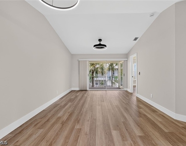 1915 Courtyard Way - Photo Thumbnail 31