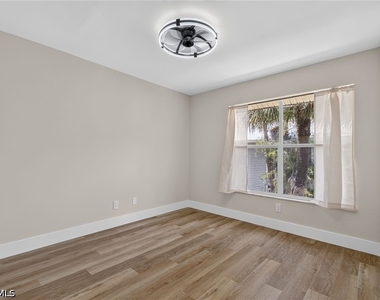 1915 Courtyard Way - Photo Thumbnail 22